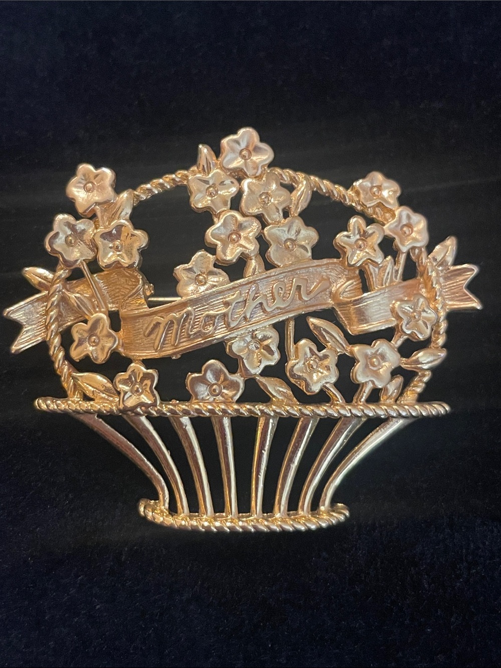 VINTAGE JJ JONETTE MOTHER FLOWER BASKET BROOCH PIN!